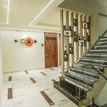 Familia Hotel And Banquets Lucknow Ngoại thất bức ảnh