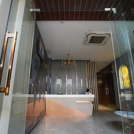 Familia Hotel And Banquets Lucknow Ngoại thất bức ảnh