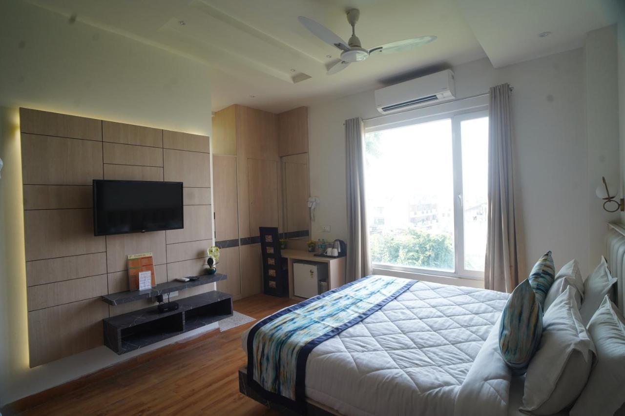Familia Hotel And Banquets Lucknow Ngoại thất bức ảnh