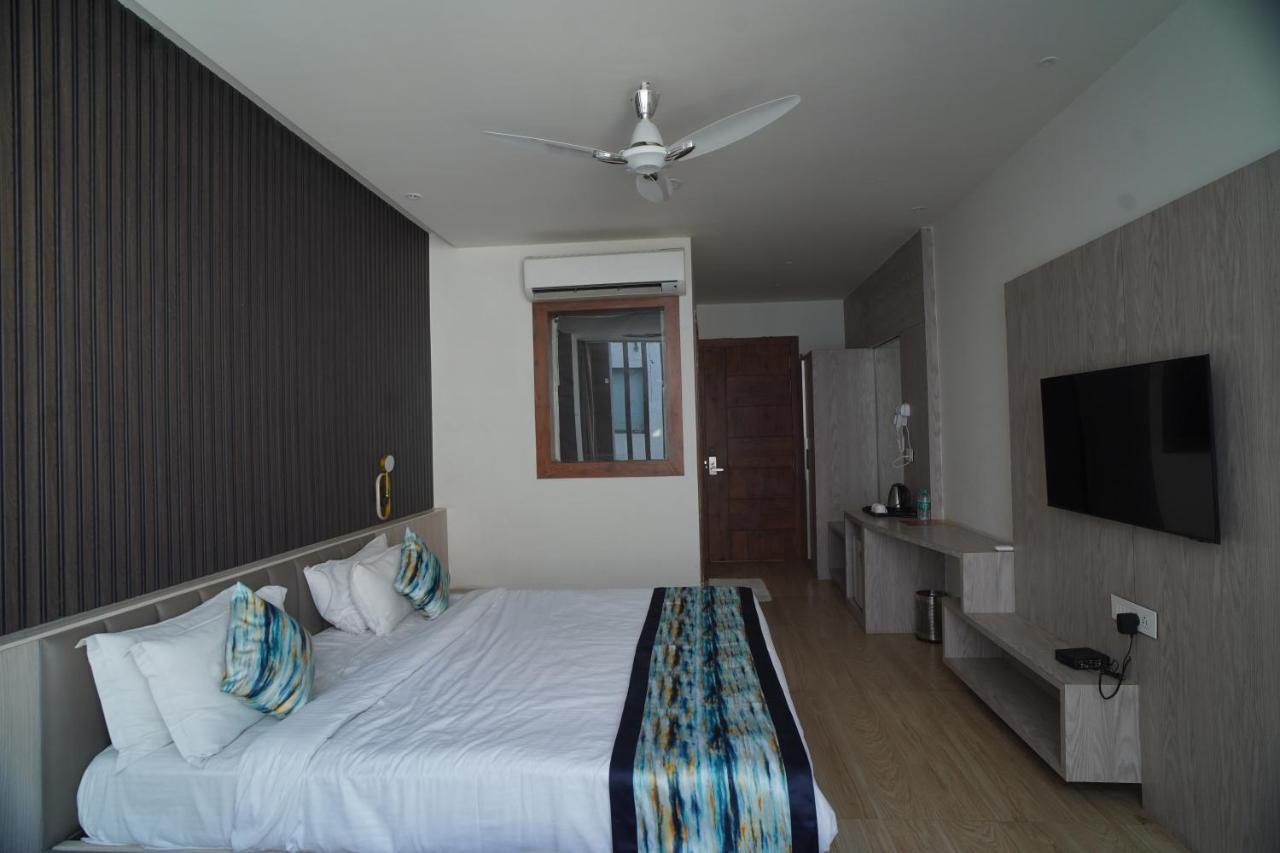 Familia Hotel And Banquets Lucknow Ngoại thất bức ảnh