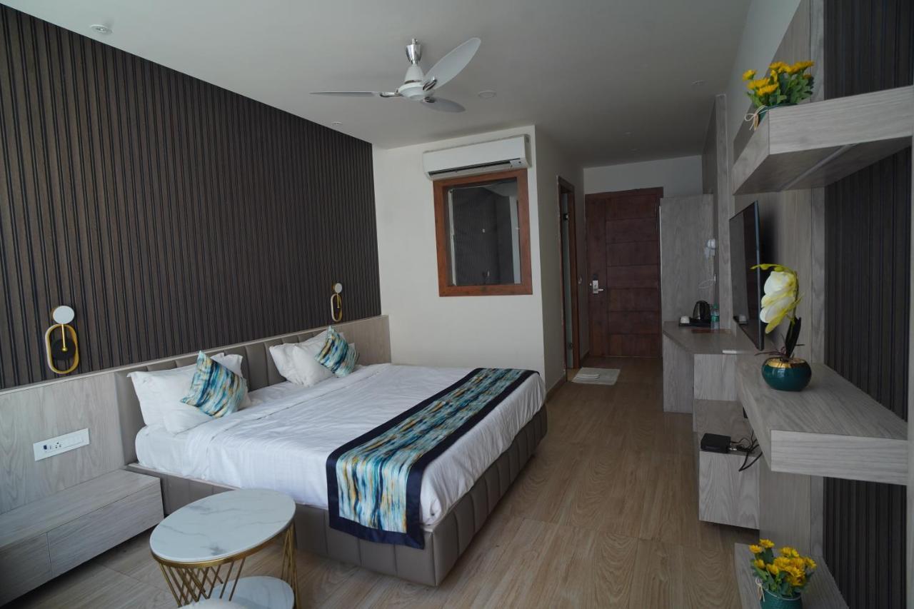 Familia Hotel And Banquets Lucknow Ngoại thất bức ảnh