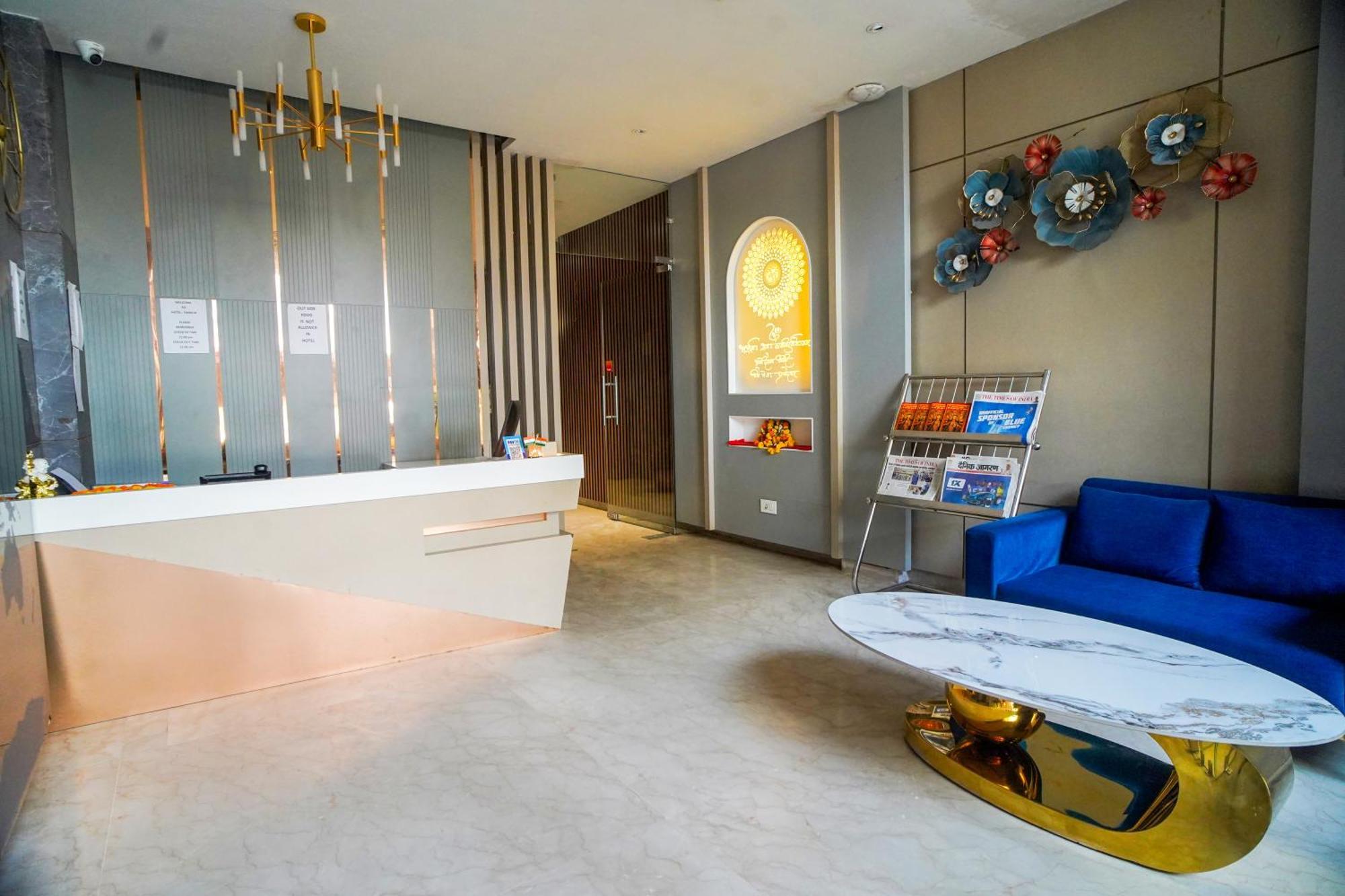 Familia Hotel And Banquets Lucknow Ngoại thất bức ảnh