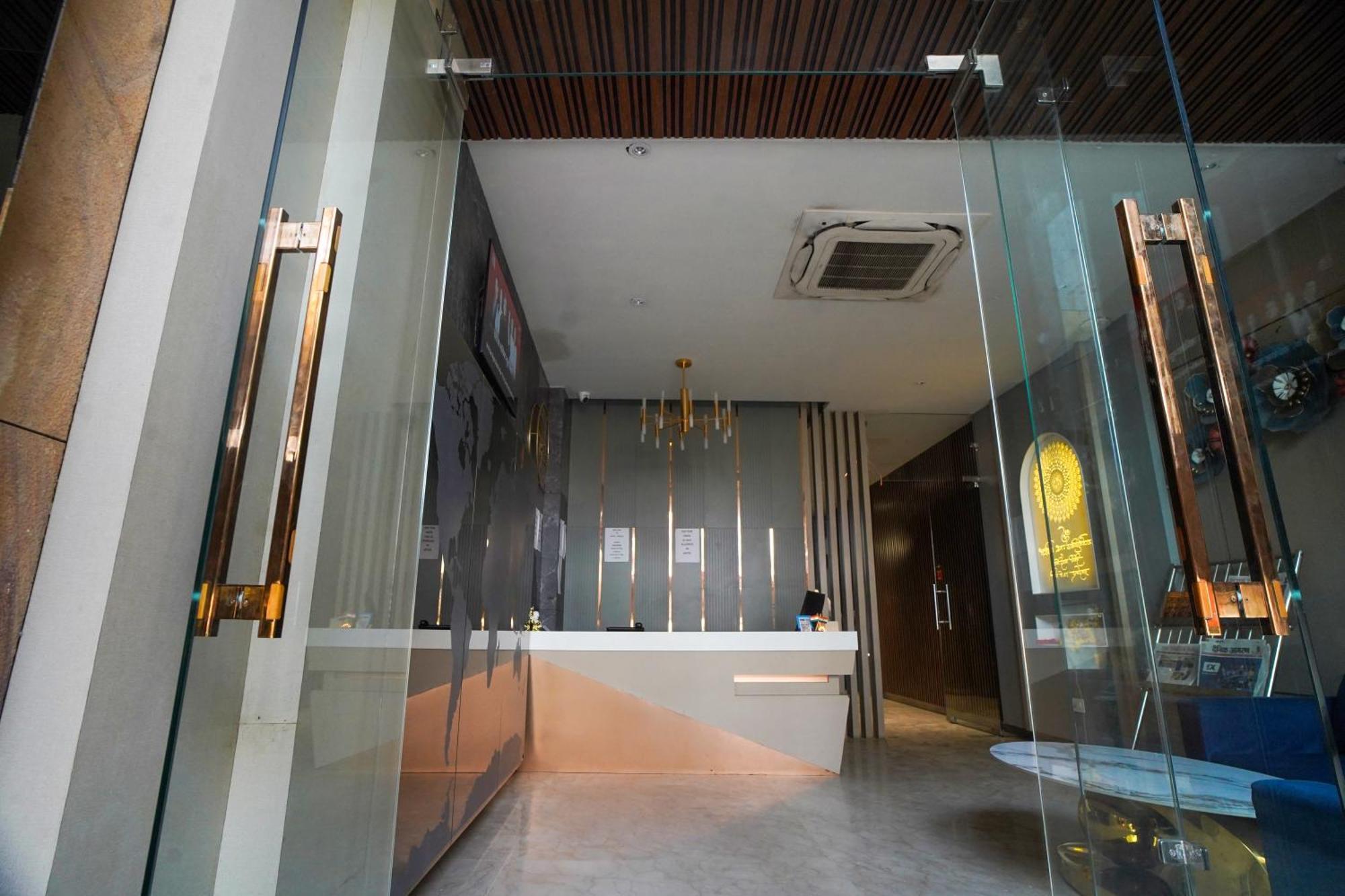 Familia Hotel And Banquets Lucknow Ngoại thất bức ảnh
