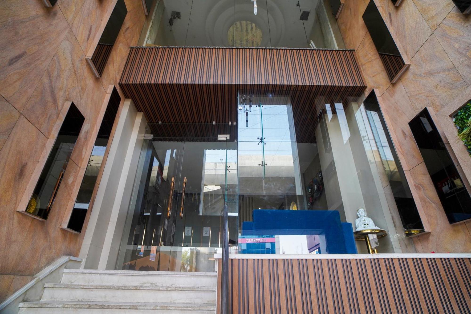 Familia Hotel And Banquets Lucknow Ngoại thất bức ảnh
