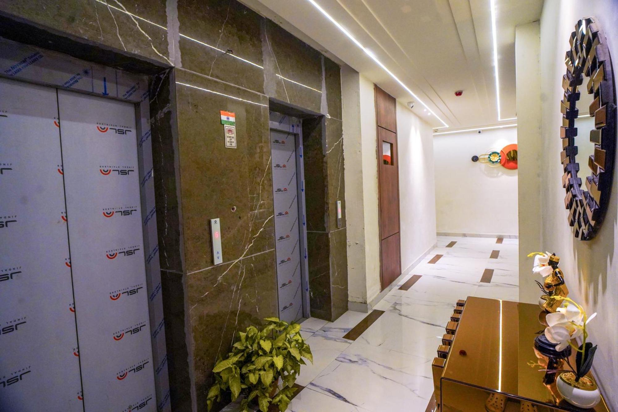 Familia Hotel And Banquets Lucknow Ngoại thất bức ảnh