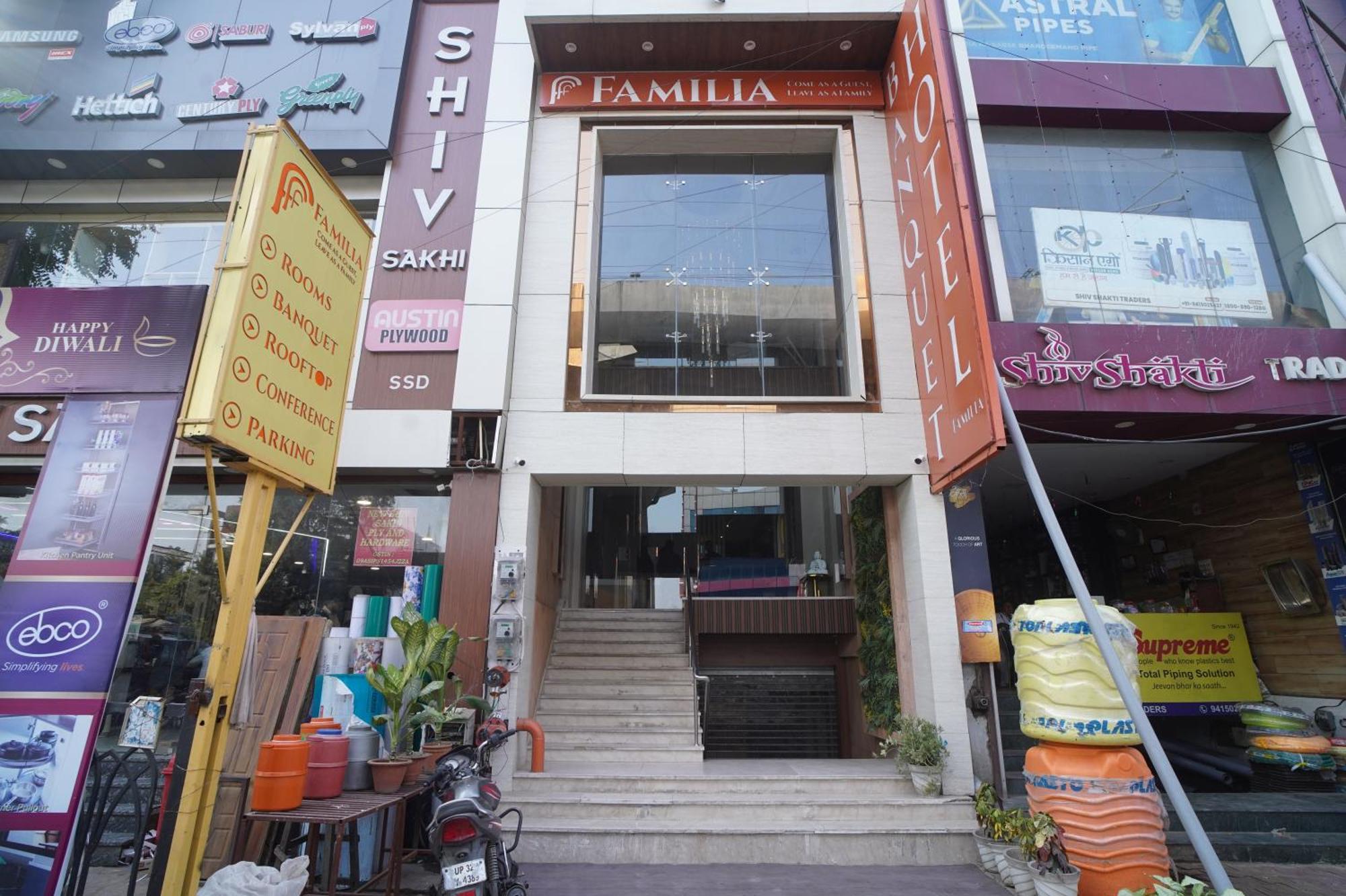 Familia Hotel And Banquets Lucknow Ngoại thất bức ảnh