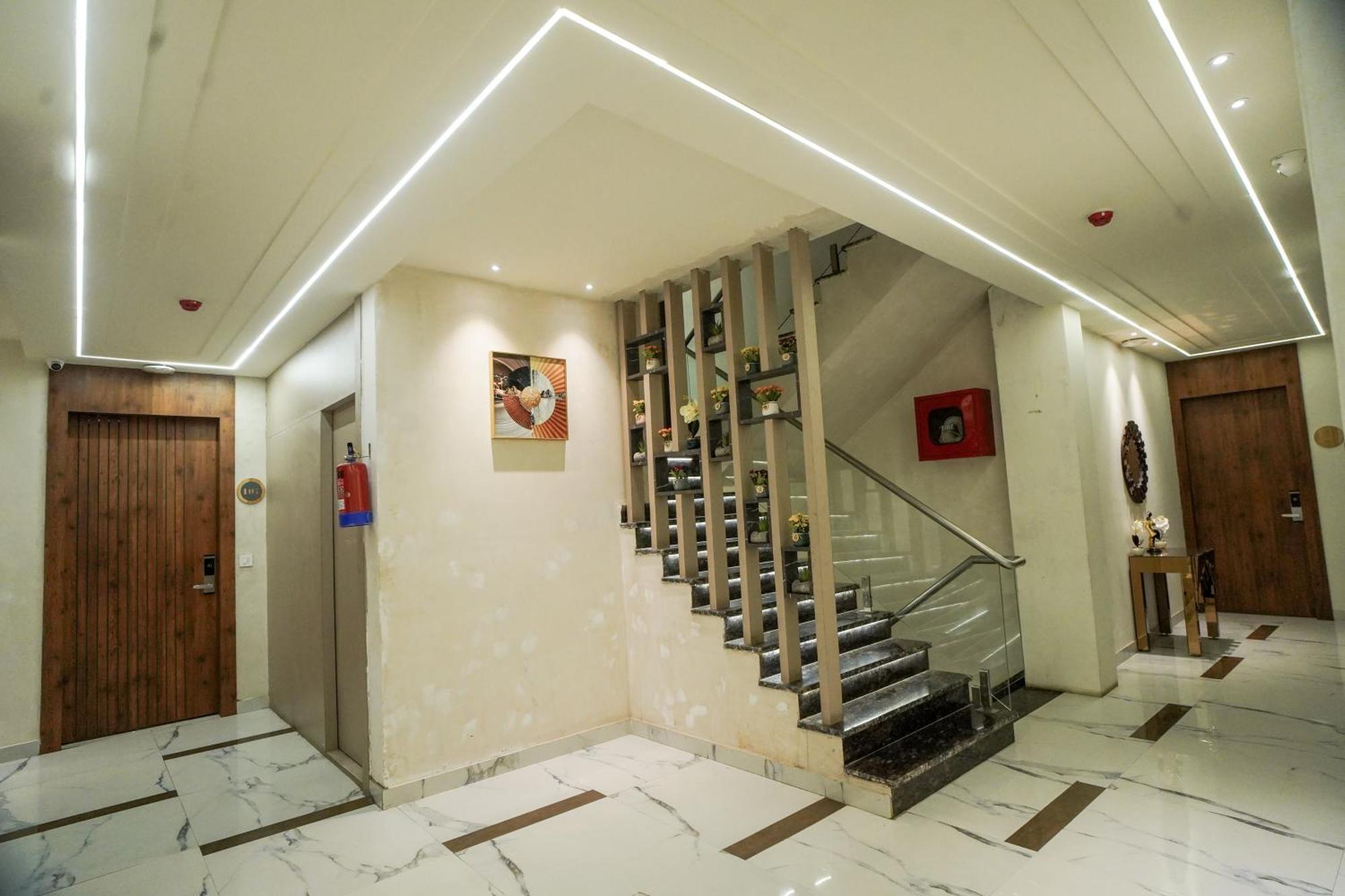 Familia Hotel And Banquets Lucknow Ngoại thất bức ảnh