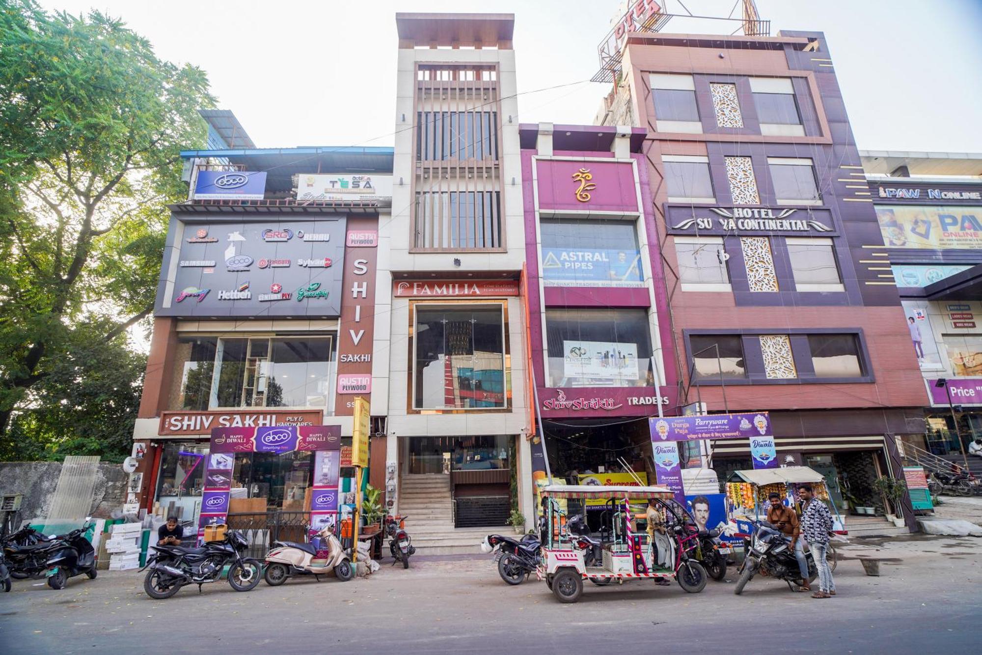 Familia Hotel And Banquets Lucknow Ngoại thất bức ảnh